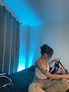 dream party 4U online show from April 16, 2026, 1:50 am