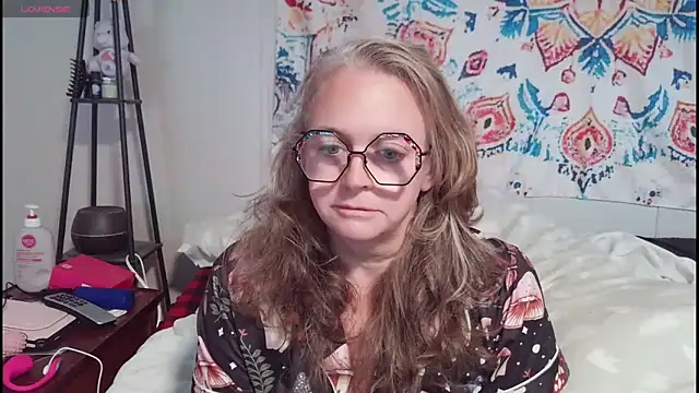 Blondejenn online show from May 28, 2026, 12:22 pm