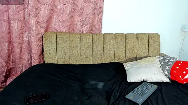 iisabella1 online show from April 22, 2026, 7:59 am