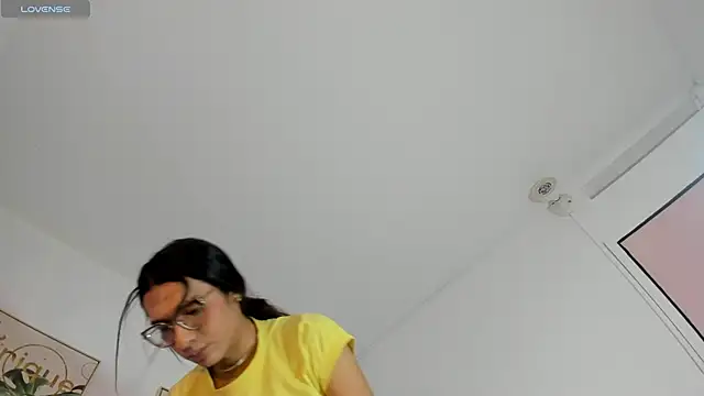 Snapshot of Maddie_Ray chatting on April 15, 2026, 7:18 pm Maddie Ray online show from April 15, 2026, 7:18 pm