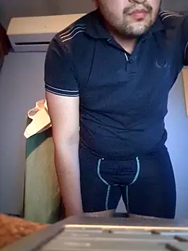 DavidGomez19x online show from April 18, 2026, 5:32 am