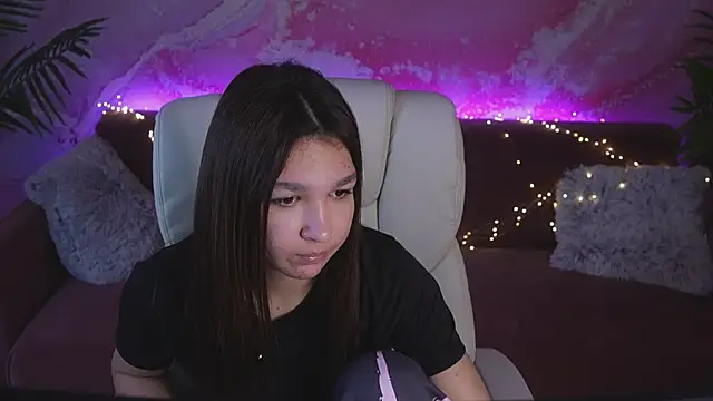 ViolettStar  online show from April 9, 2026, 5:53 am