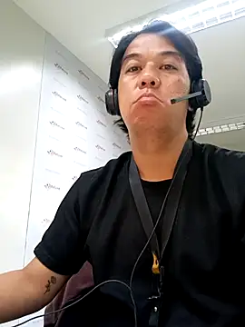akiramoore online show from June 4, 2026, 1:54 am