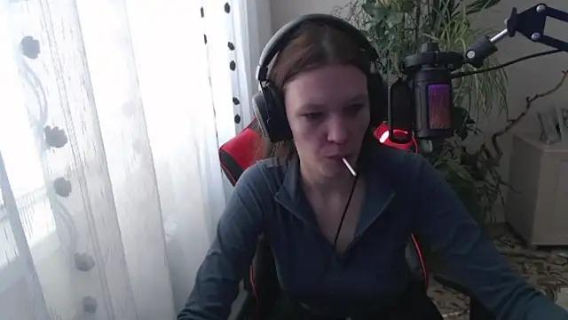 PunyKnee online show from April 16, 2026, 7:09 am