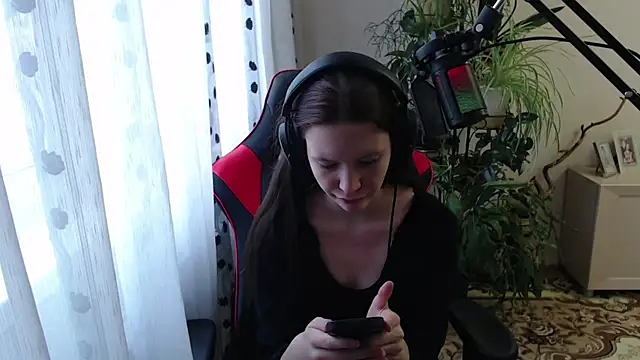 PunyKnee online show from April 10, 2026, 10:33 am