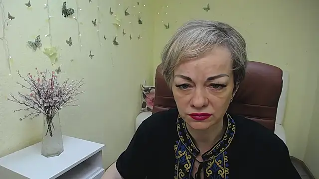 Snapshot of NikaMayu chatting on May 13, 2026, 5:03 am NikaMayu online show from May 13, 2026, 5:03 am