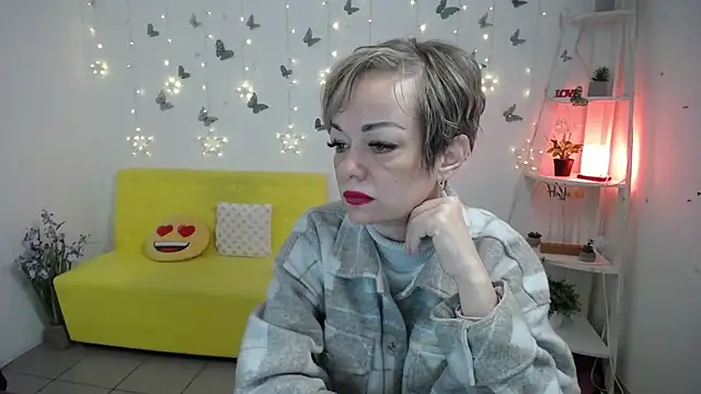 Snapshot of NikaMayu chatting on May 4, 2026, 5:11 am NikaMayu online show from May 4, 2026, 5:11 am