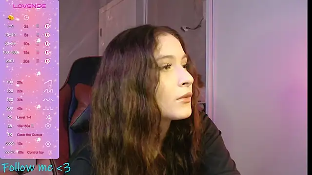 solitudebby online show from April 13, 2026, 7:07 pm