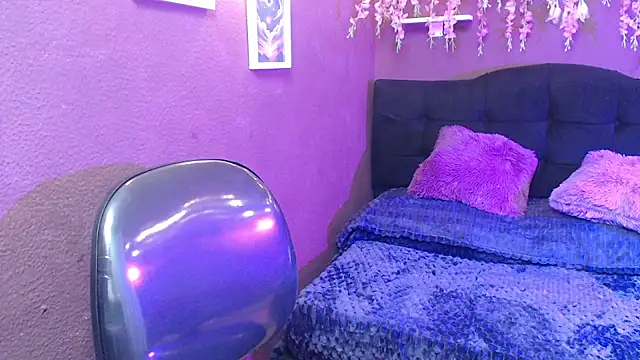 lilysmile online show from April 13, 2026, 1:37 pm