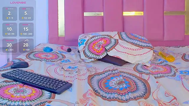 Snapshot of KatalinaSunset chatting on April 15, 2026, 7:58 pm KatalinaSunset online show from April 15, 2026, 7:58 pm