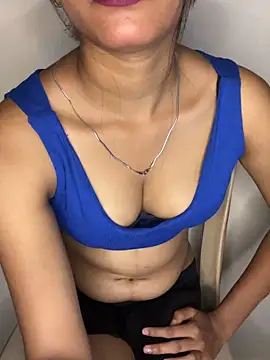 simran-cam online show from April 12, 2026, 6:11 pm