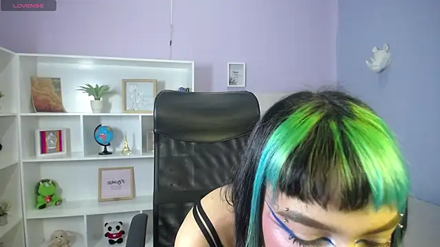 Snapshot of velveth_noir chatting on April 15, 2026, 2:10 pm velveth noir online show from April 15, 2026, 2:10 pm