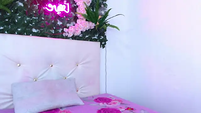 vayolet sexy  online show from April 14, 2026, 2:44 pm