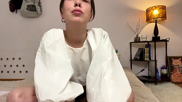 Snapshot of Evelyn_Charm chatting on April 16, 2026, 2:29 pm Evelyn Charm online show from April 16, 2026, 2:29 pm