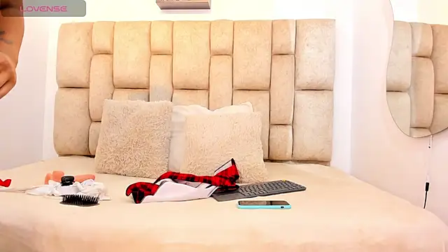 scarletmonroee  online show from April 16, 2026, 11:22 am