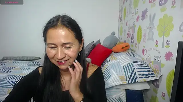 Snapshot of Tyna_b chatting on June 14, 2026, 2:24 am Tyna b online show from June 14, 2026, 2:24 am