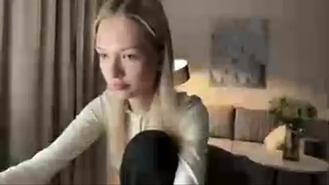 EvelineMolima online show from April 16, 2026, 6:08 pm