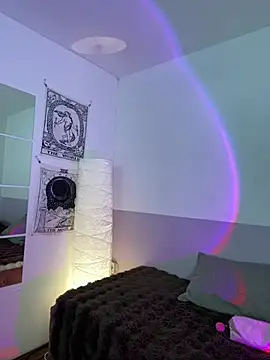 Dreanaa online show from April 14, 2026, 7:19 pm