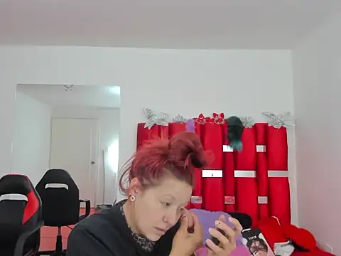 Snapshot of scarlett_red_1 chatting on May 12, 2026, 3:40 pm scarlett red 1 online show from May 12, 2026, 3:40 pm