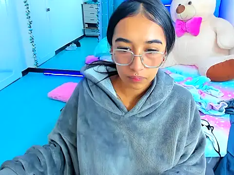 valery taylor 1 online show from April 15, 2026, 7:18 pm