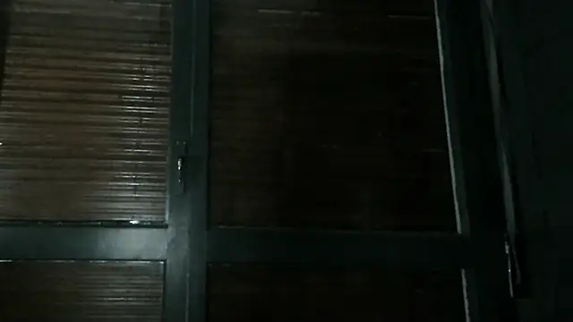 Snapshot of SlimXLVers chatting on April 7, 2026, 8:21 pm SlimXLVers online show from April 7, 2026, 8:21 pm