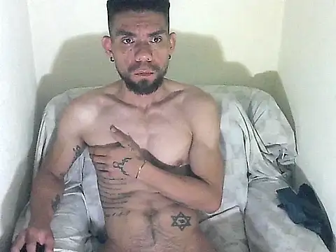 Snapshot of thomas2wood chatting on June 13, 2026, 11:02 pm thomas2wood online show from June 13, 2026, 11:02 pm