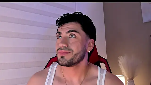 Snapshot of Alexander_Diazz chatting on April 15, 2026, 7:58 pm Alexander Diazz online show from April 15, 2026, 7:58 pm