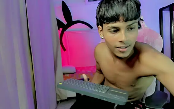 Angel foxc  online show from April 14, 2026, 3:44 am