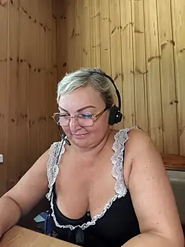 White-Chocolatte online show from June 26, 2026, 6:52 am