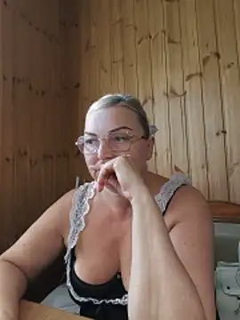 White-Chocolatte online show from June 18, 2026, 2:11 pm