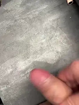 Snapshot of maxlechaud1 chatting on May 7, 2026, 3:04 pm maxlechaud1 online show from May 7, 2026, 3:04 pm