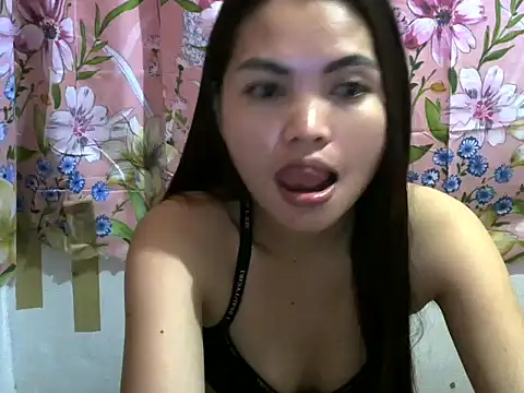 Snapshot of petitegirl123 chatting on April 8, 2026, 1:12 pm petitegirl123 online show from April 8, 2026, 1:12 pm