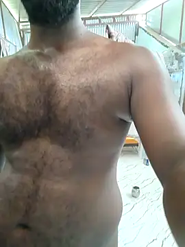 bigandhuge45 online show from April 17, 2026, 7:44 am