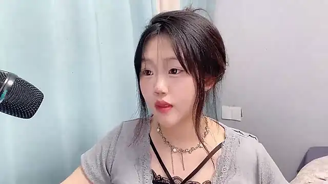 Lilababy00 online show from April 15, 2026, 2:21 pm