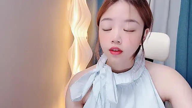Snapshot of Lilababy00 chatting on July 13, 2026, 4:01 am Lilababy00 online show from July 13, 2026, 4:01 am