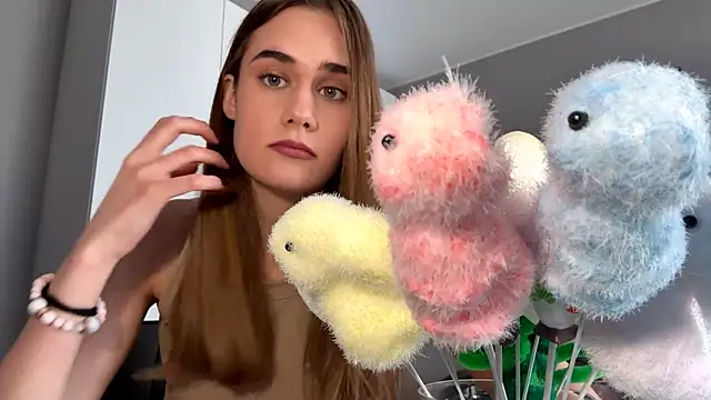 SharellFraleigh online show from April 15, 2026, 12:10 pm