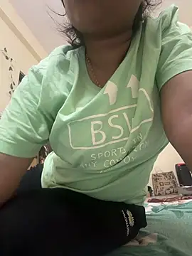 Snapshot of honey_bunnix chatting on May 30, 2026, 1:17 pm honey bunnix online show from May 30, 2026, 1:17 pm