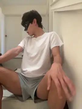 ojitosdegato online show from April 21, 2026, 4:02 pm