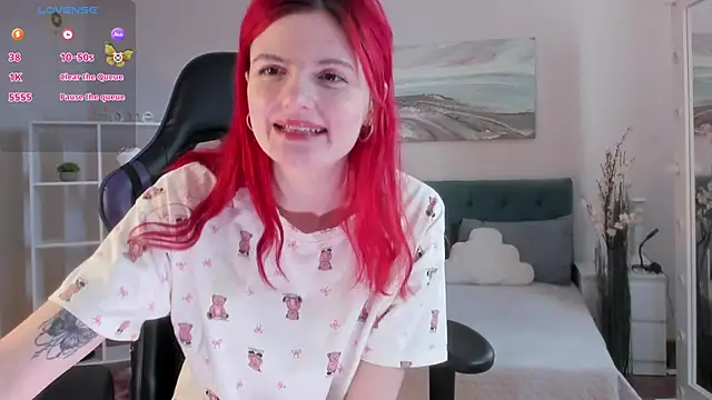 kittylunaa online show from April 14, 2026, 3:22 am