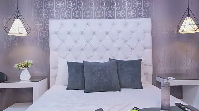 Snapshot of NaomiVixenn chatting on April 15, 2026, 7:58 pm NaomiVixenn online show from April 15, 2026, 7:58 pm