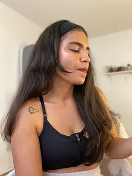Snapshot of holaRosa chatting on June 7, 2026, 8:03 pm holaRosa online show from June 7, 2026, 8:03 pm