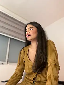 Snapshot of holaRosa chatting on July 12, 2026, 10:43 pm holaRosa online show from July 12, 2026, 10:43 pm