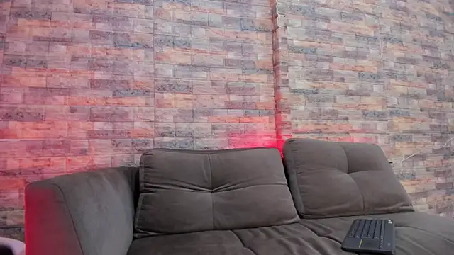 Snapshot of brad_Browns chatting on April 11, 2026, 1:04 pm brad Browns online show from April 11, 2026, 1:04 pm