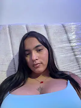 alanna22 online show from April 16, 2026, 3:13 pm