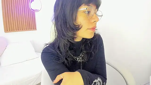 Snapshot of ghostmila chatting on April 27, 2026, 1:31 pm ghostmila online show from April 27, 2026, 1:31 pm