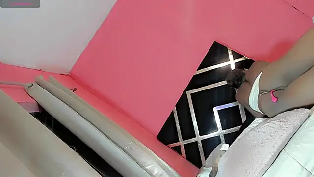 liyenpain01  online show from April 11, 2026, 7:45 am