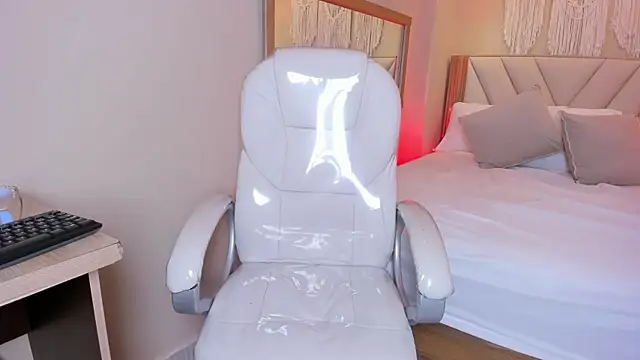 DulceAnngel online show from April 15, 2026, 3:34 am