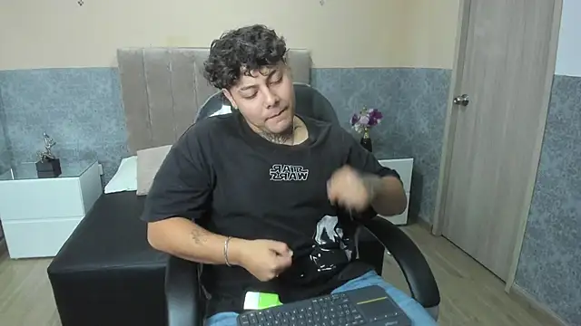 DAMON SALVATTORE online show from April 10, 2026, 3:35 am