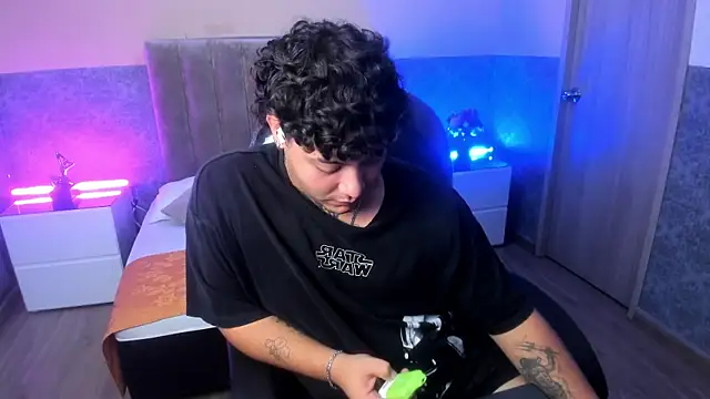 DAMON SALVATTORE online show from April 15, 2026, 3:34 am