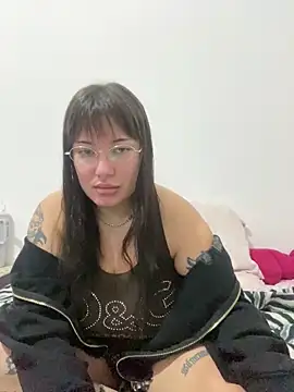 cherryxxox online show from May 4, 2026, 2:37 am